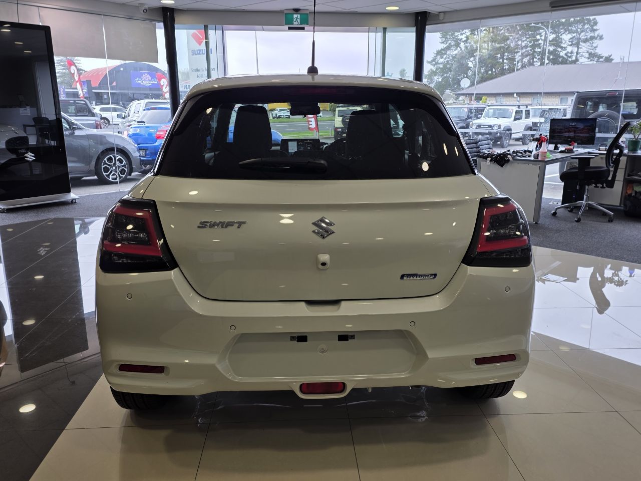 Vehicle image 5