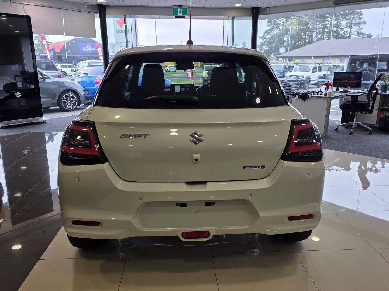 Vehicle image 5