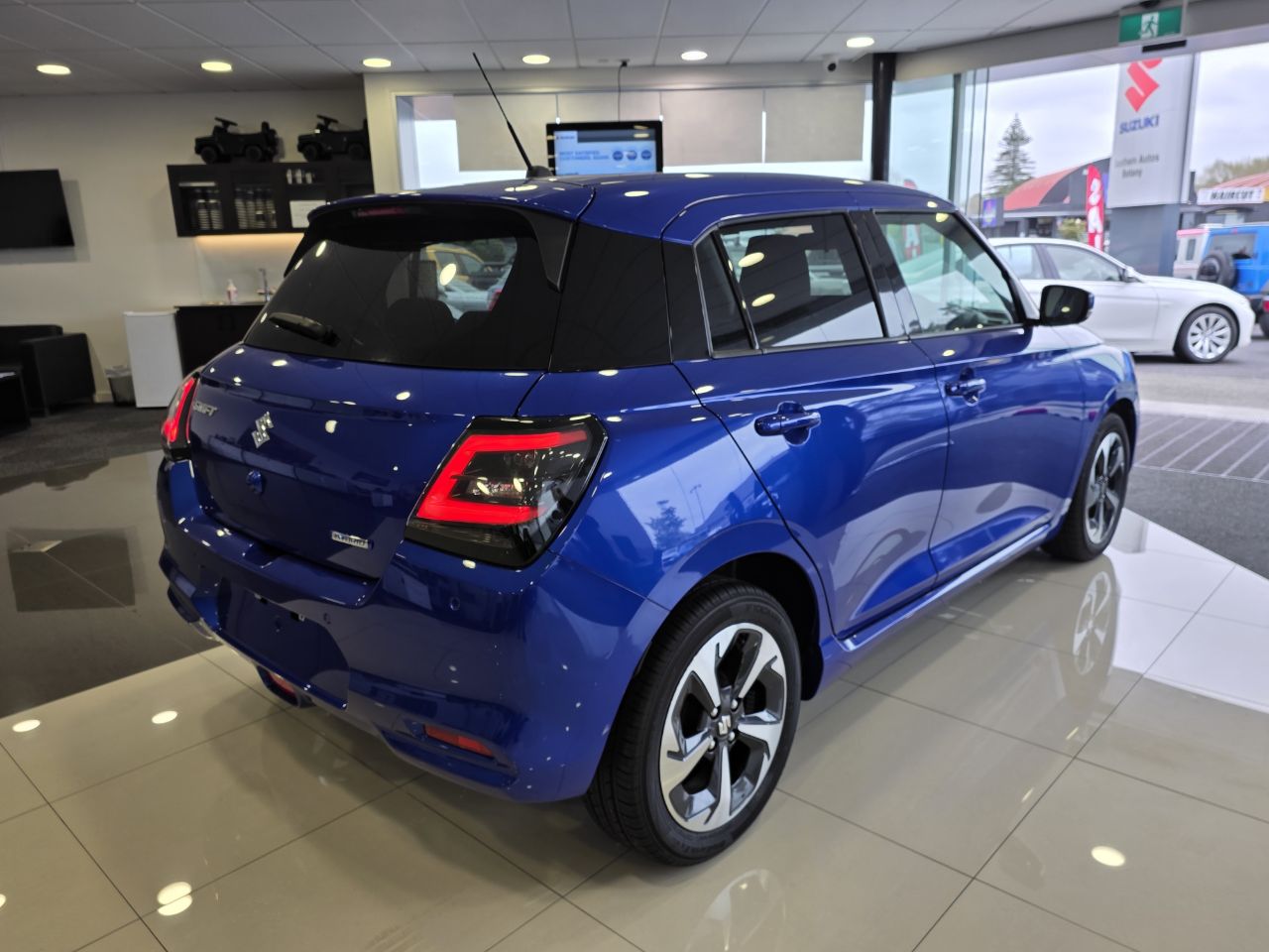 Vehicle image 4