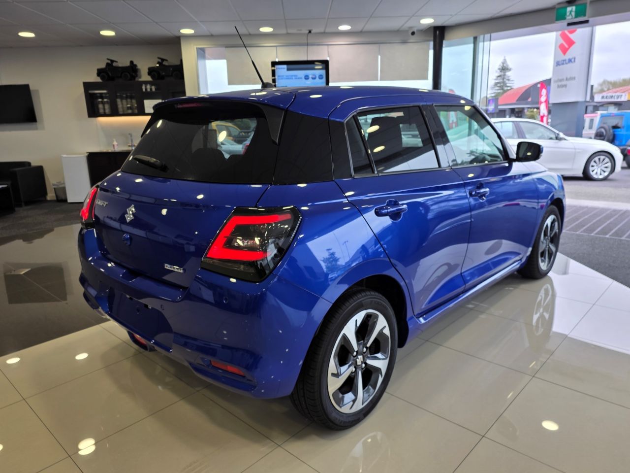 Vehicle image 4