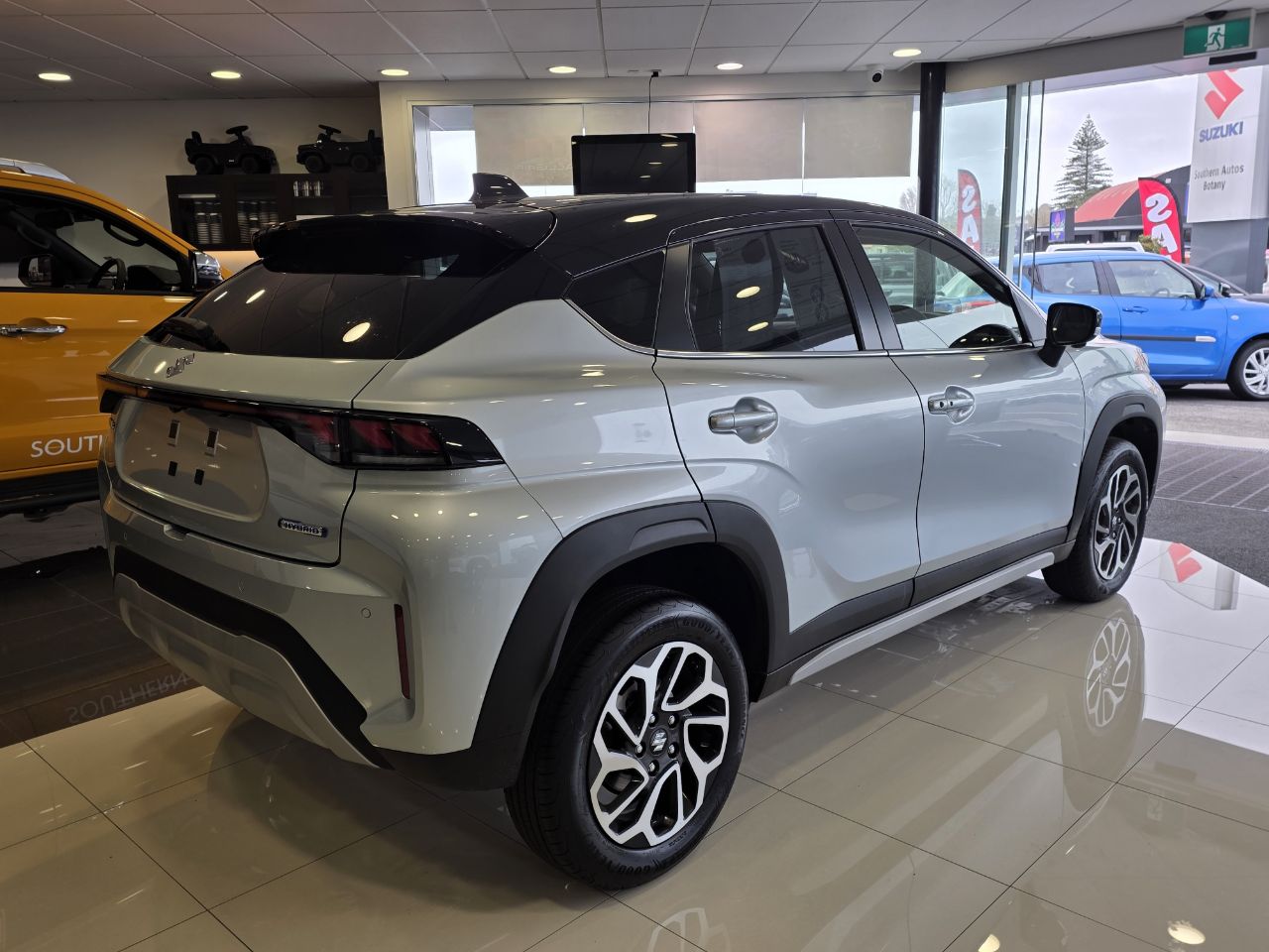 Vehicle image 4