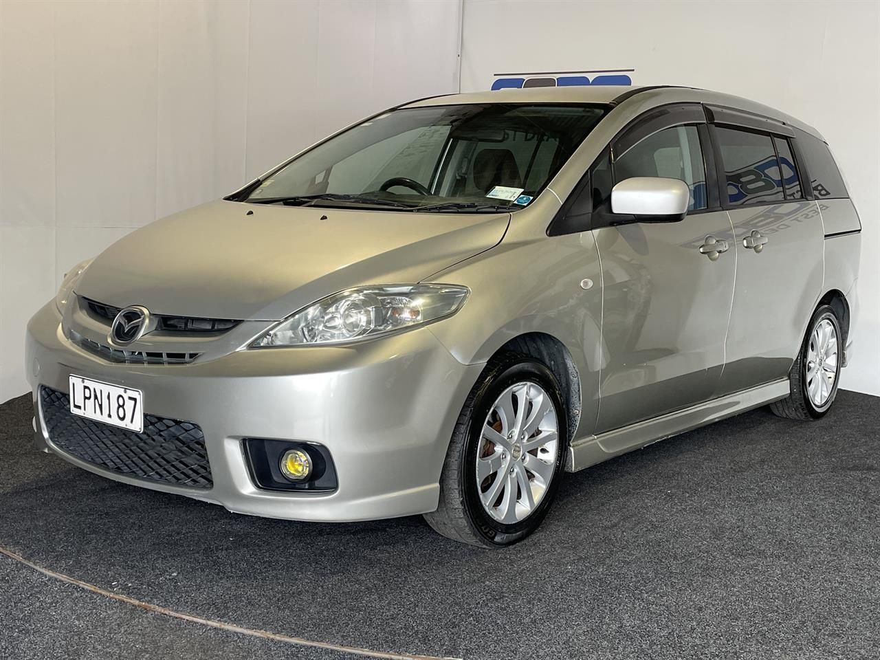 Vehicle image 3
