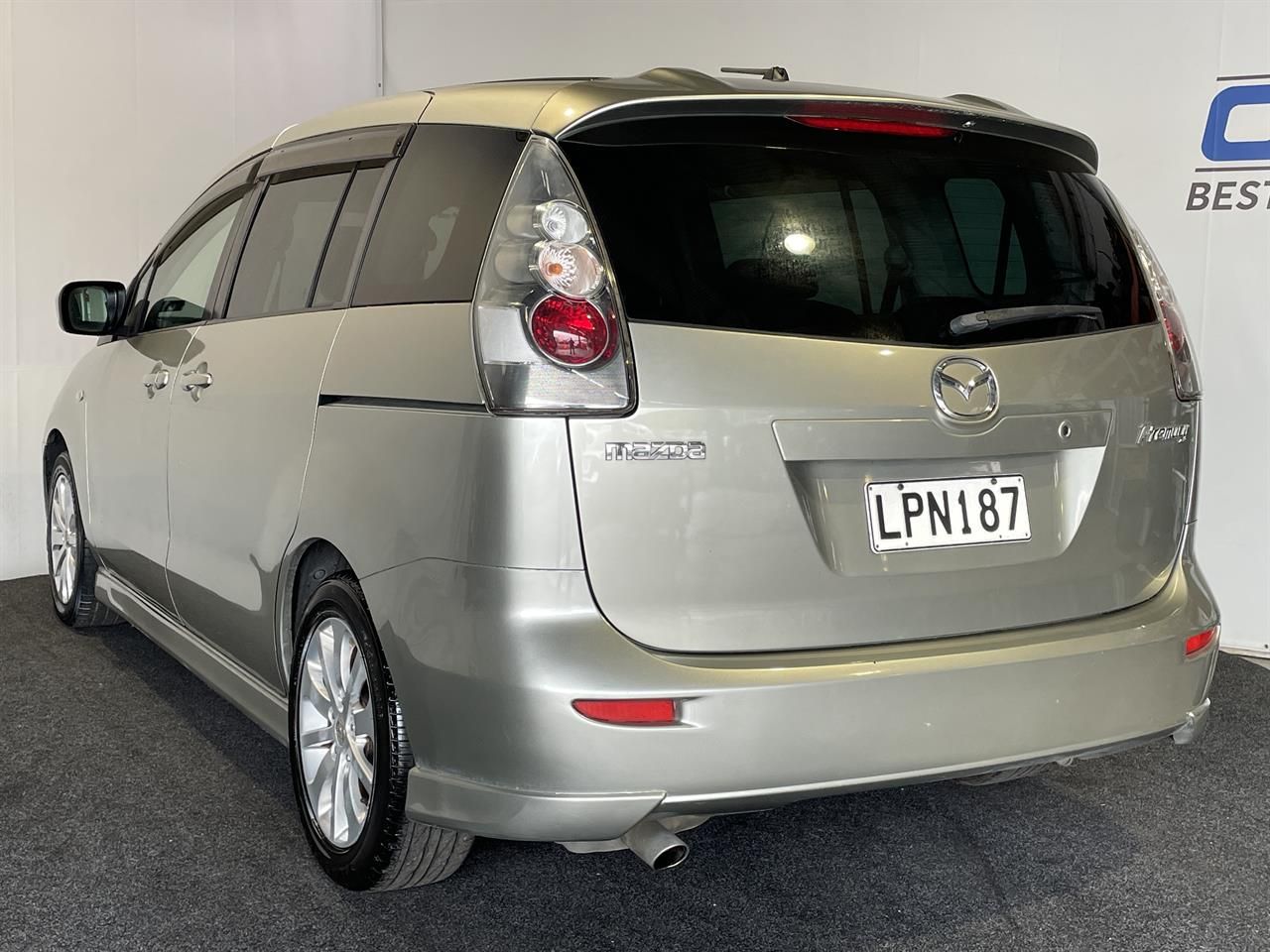 Vehicle image 4