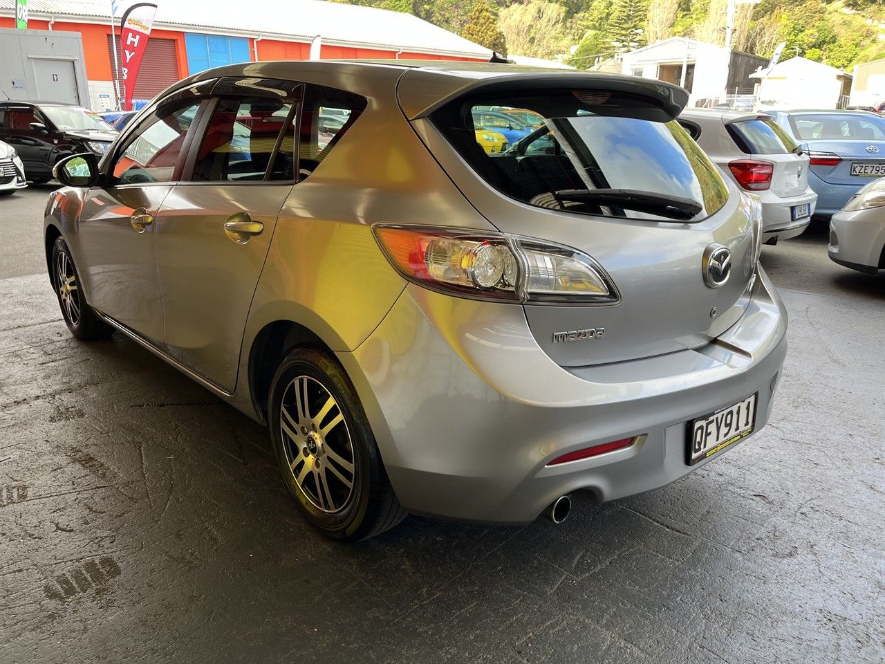 Vehicle image 4