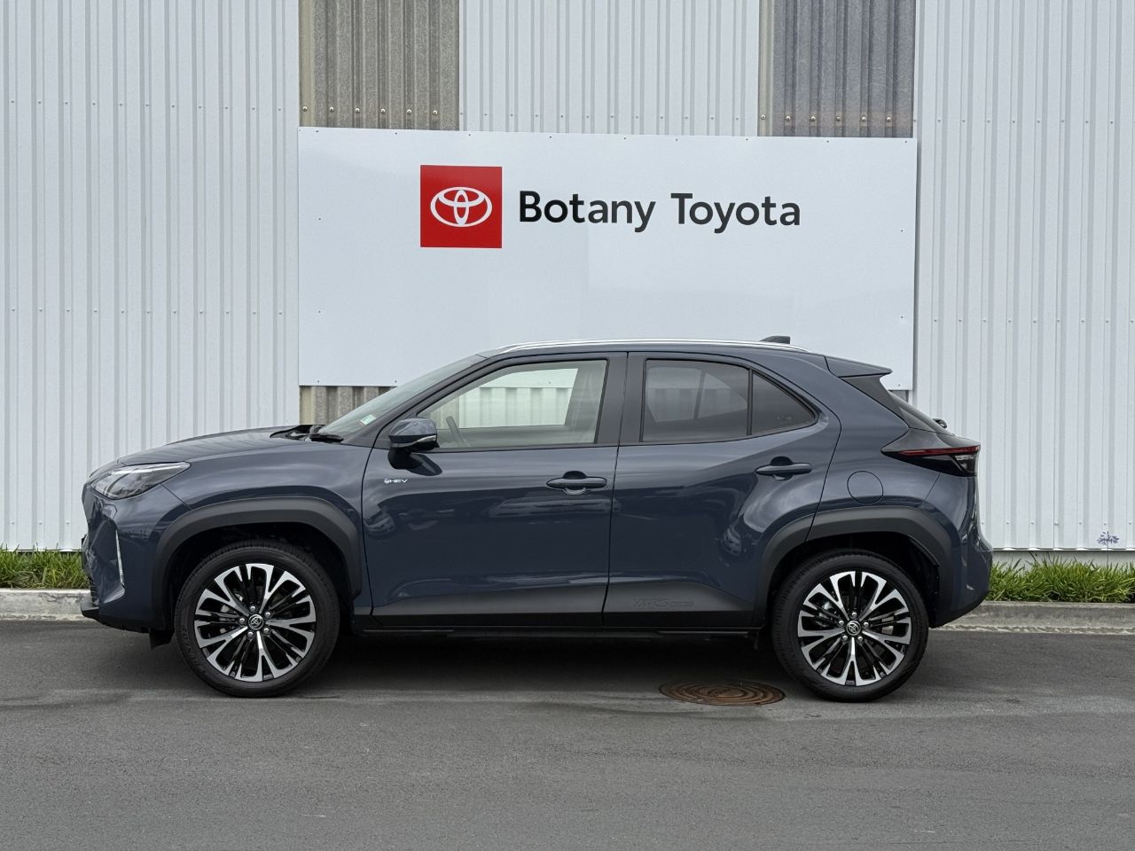 Vehicle image 5