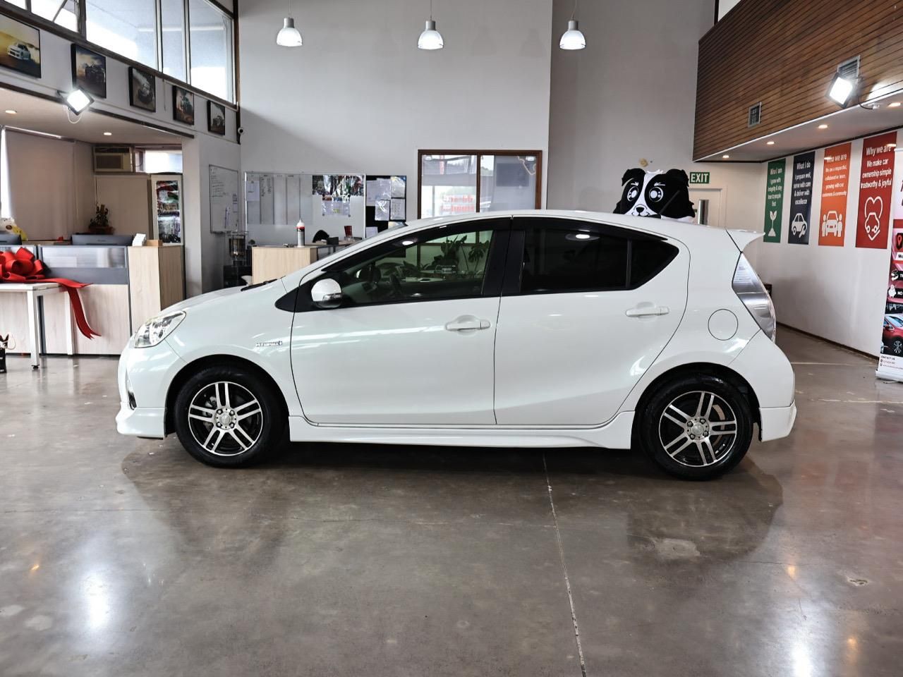Vehicle image 5