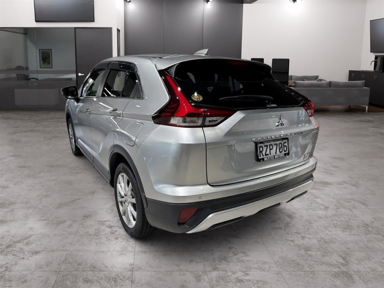 Vehicle image 5