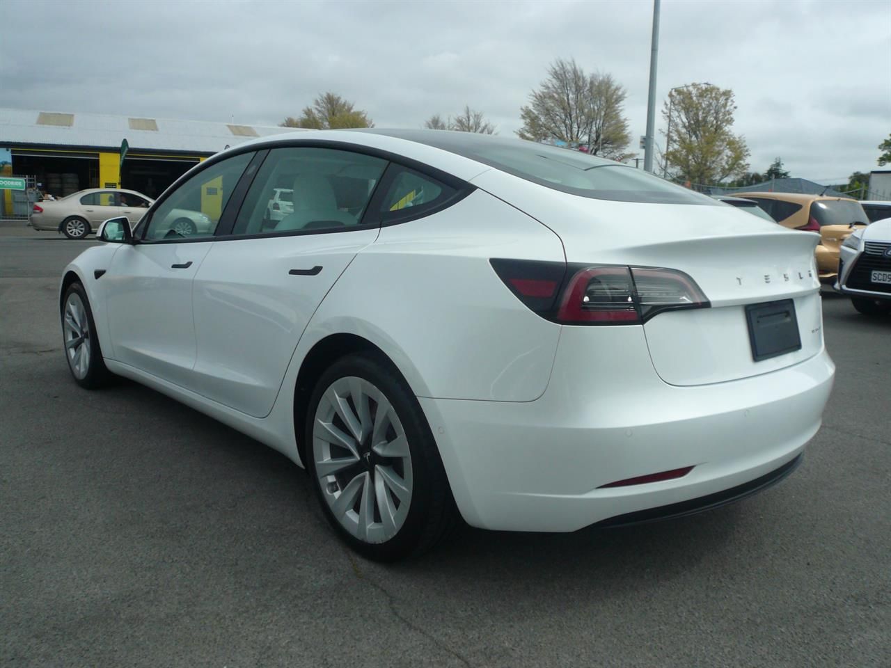 Vehicle image 4