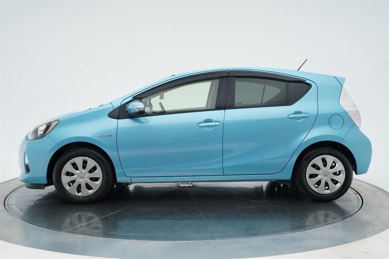 Vehicle image 4