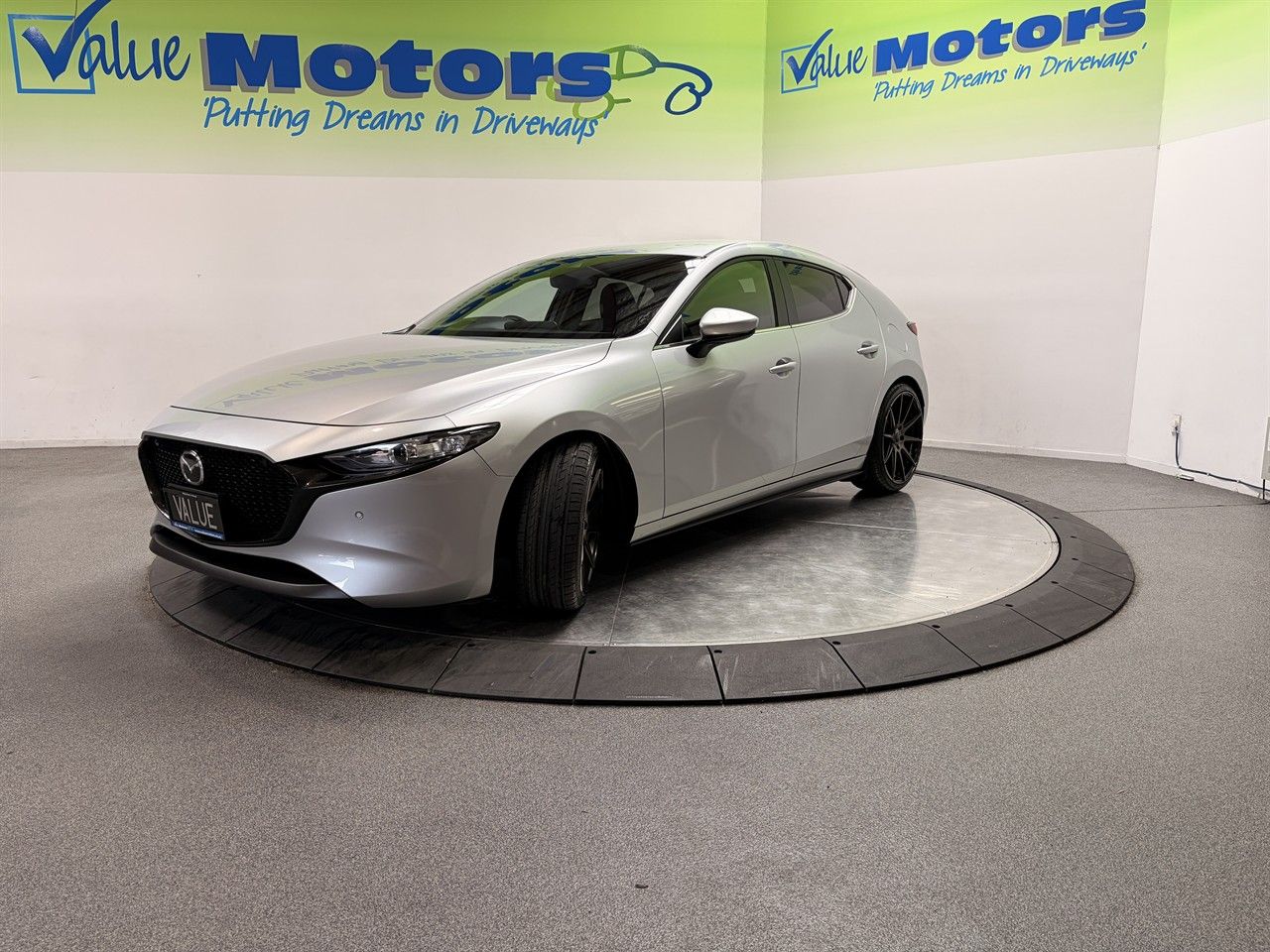 Vehicle image 3