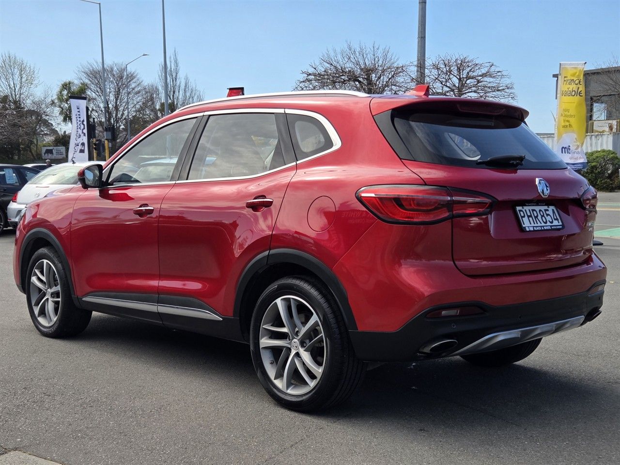 Vehicle image 5