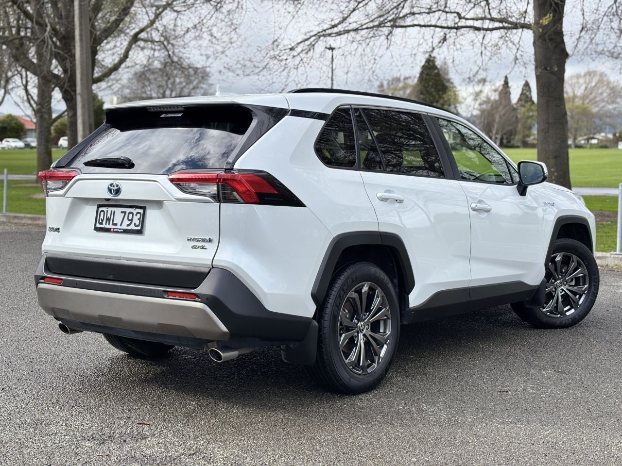 Vehicle image 5