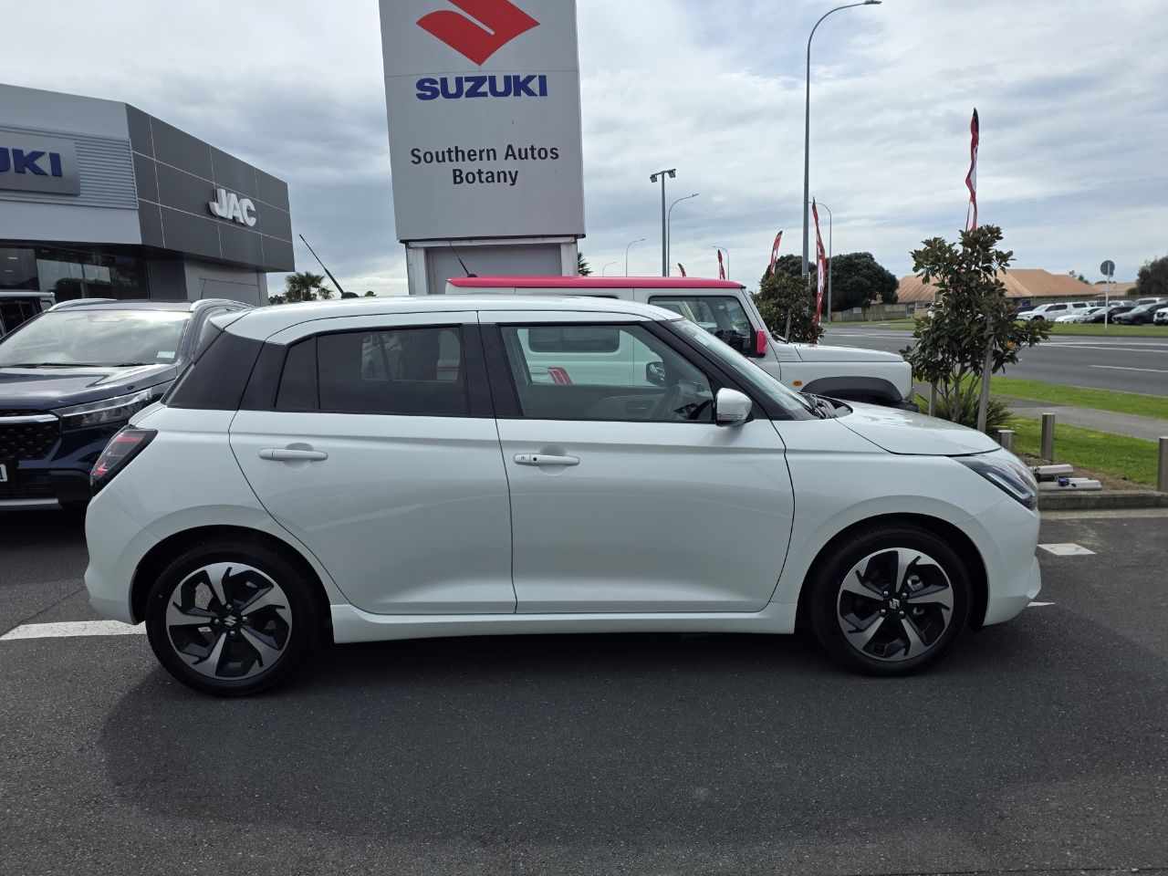 Vehicle image 4