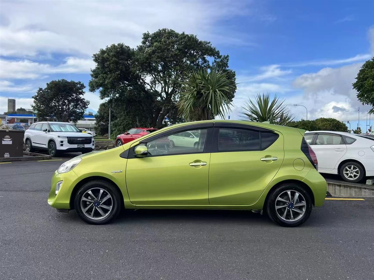 Vehicle image 4