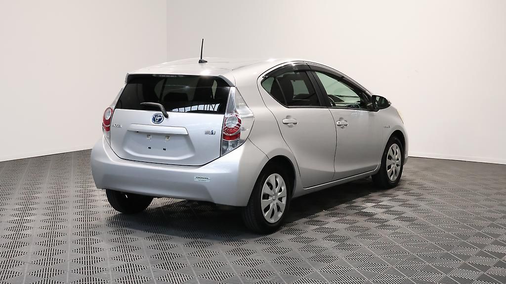 Vehicle image 5