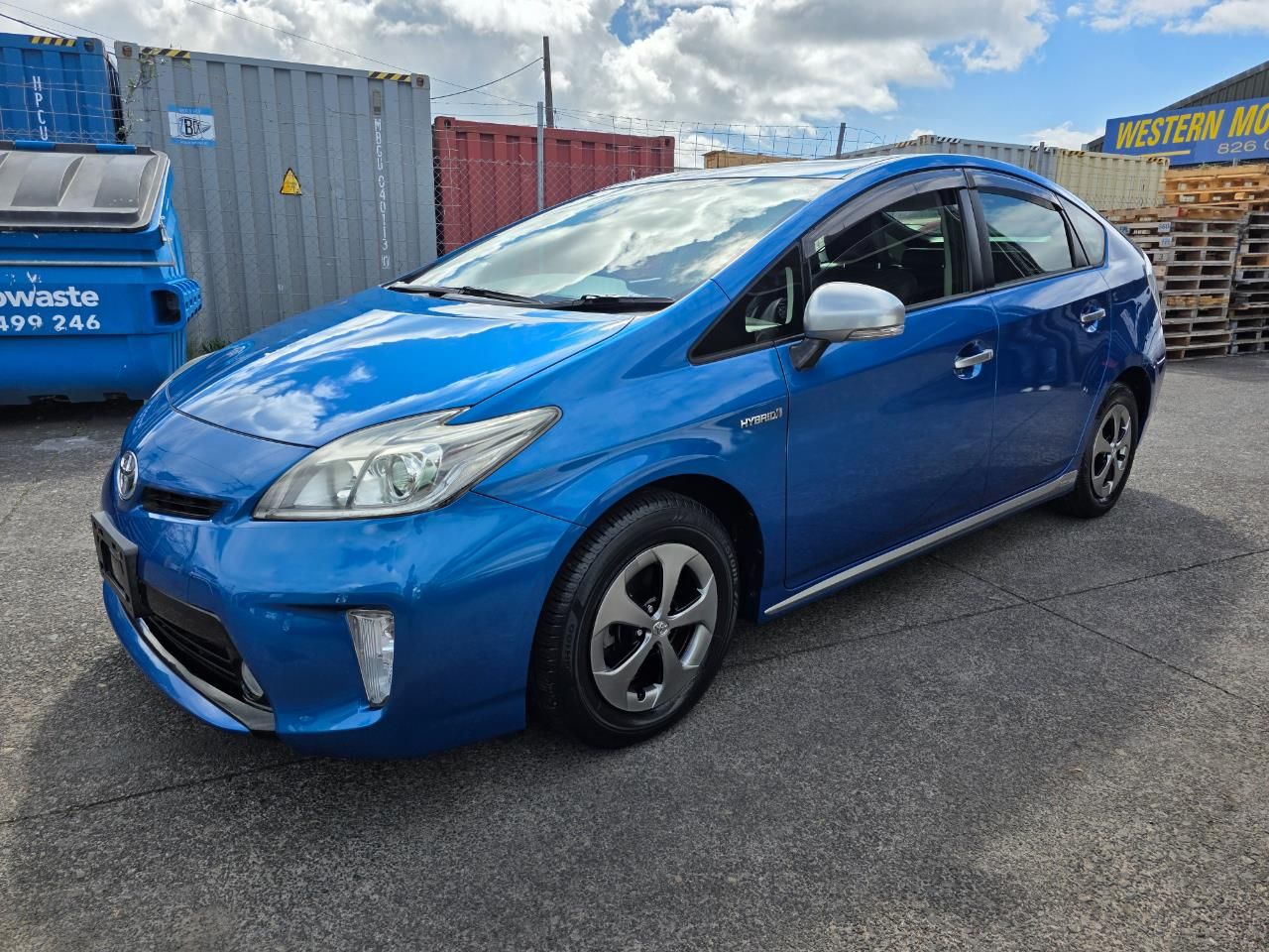 Vehicle image 3