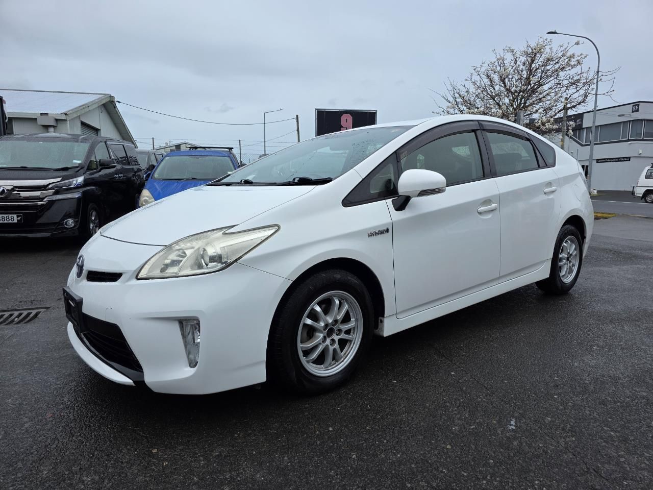 Vehicle image 4