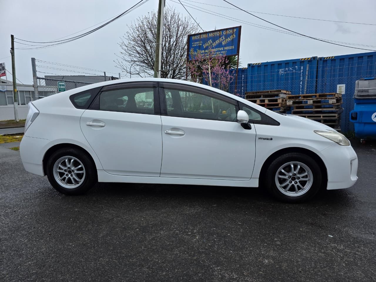Vehicle image 5