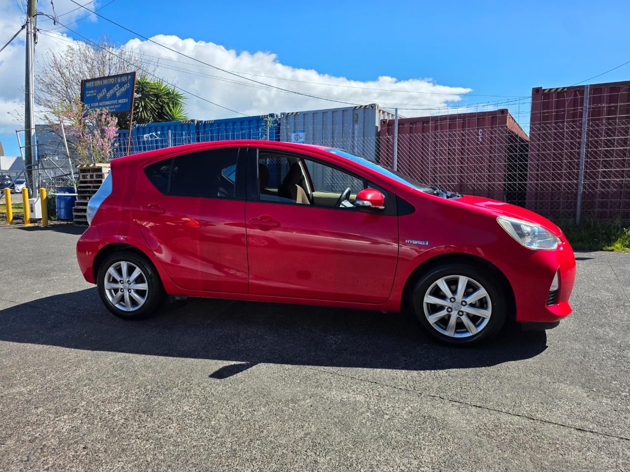 Vehicle image 5