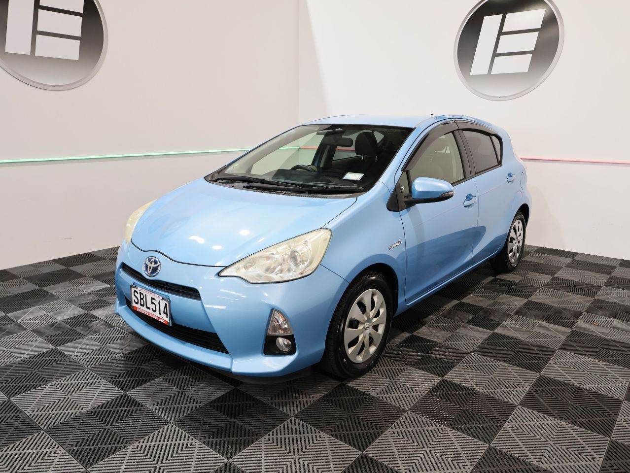 Vehicle image 5