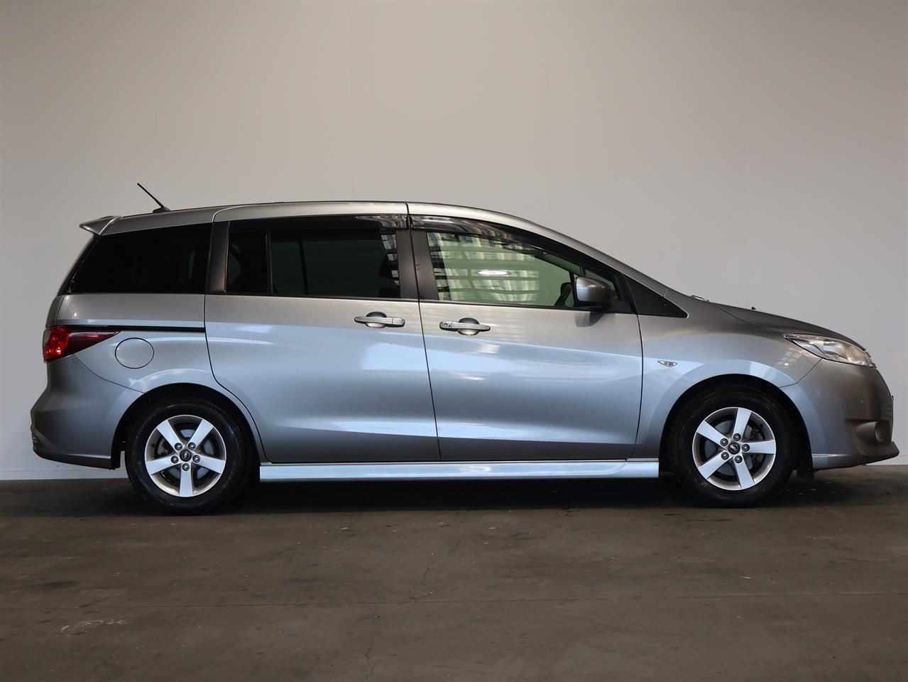 Vehicle image 5