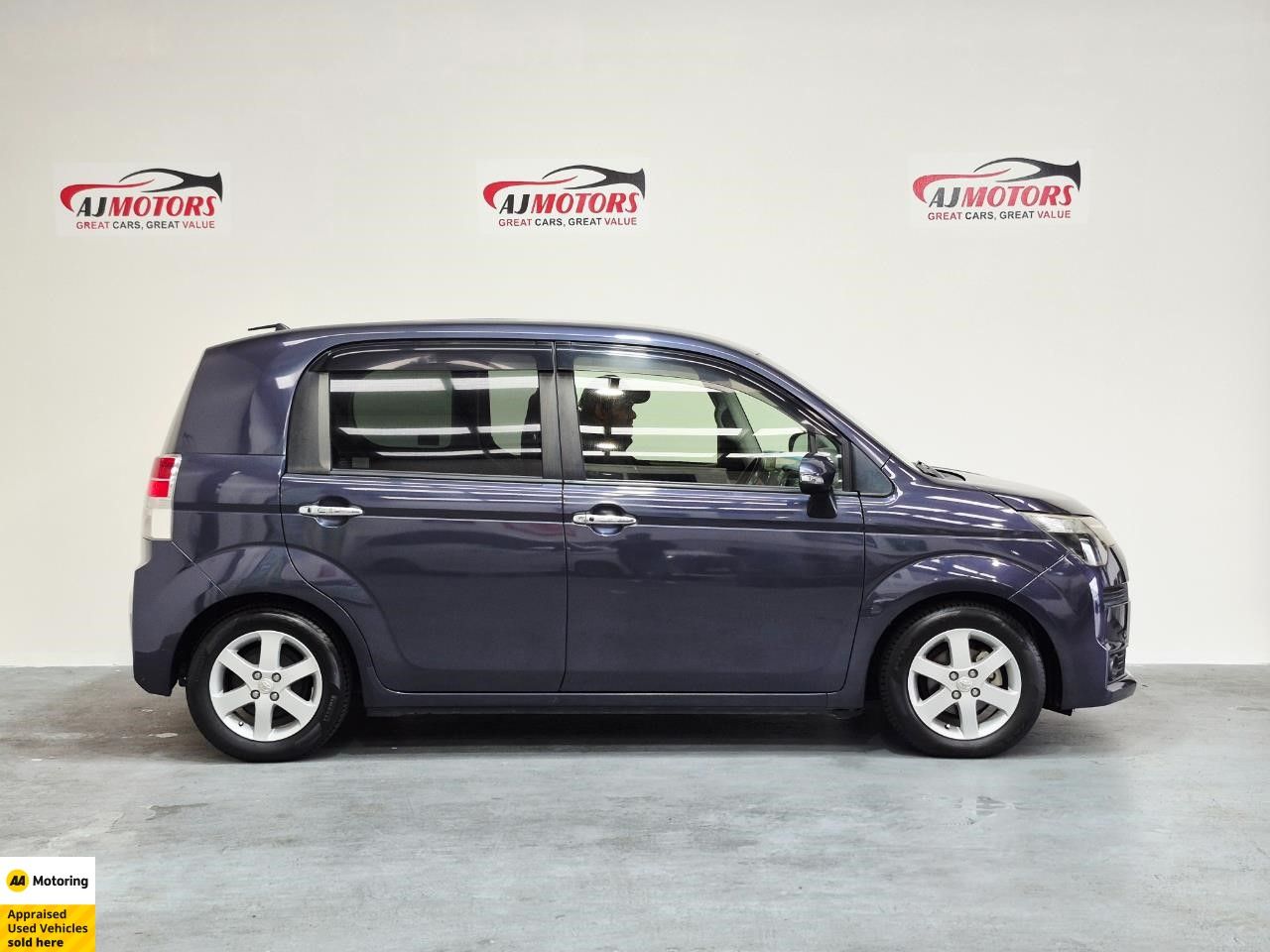 Vehicle image 3