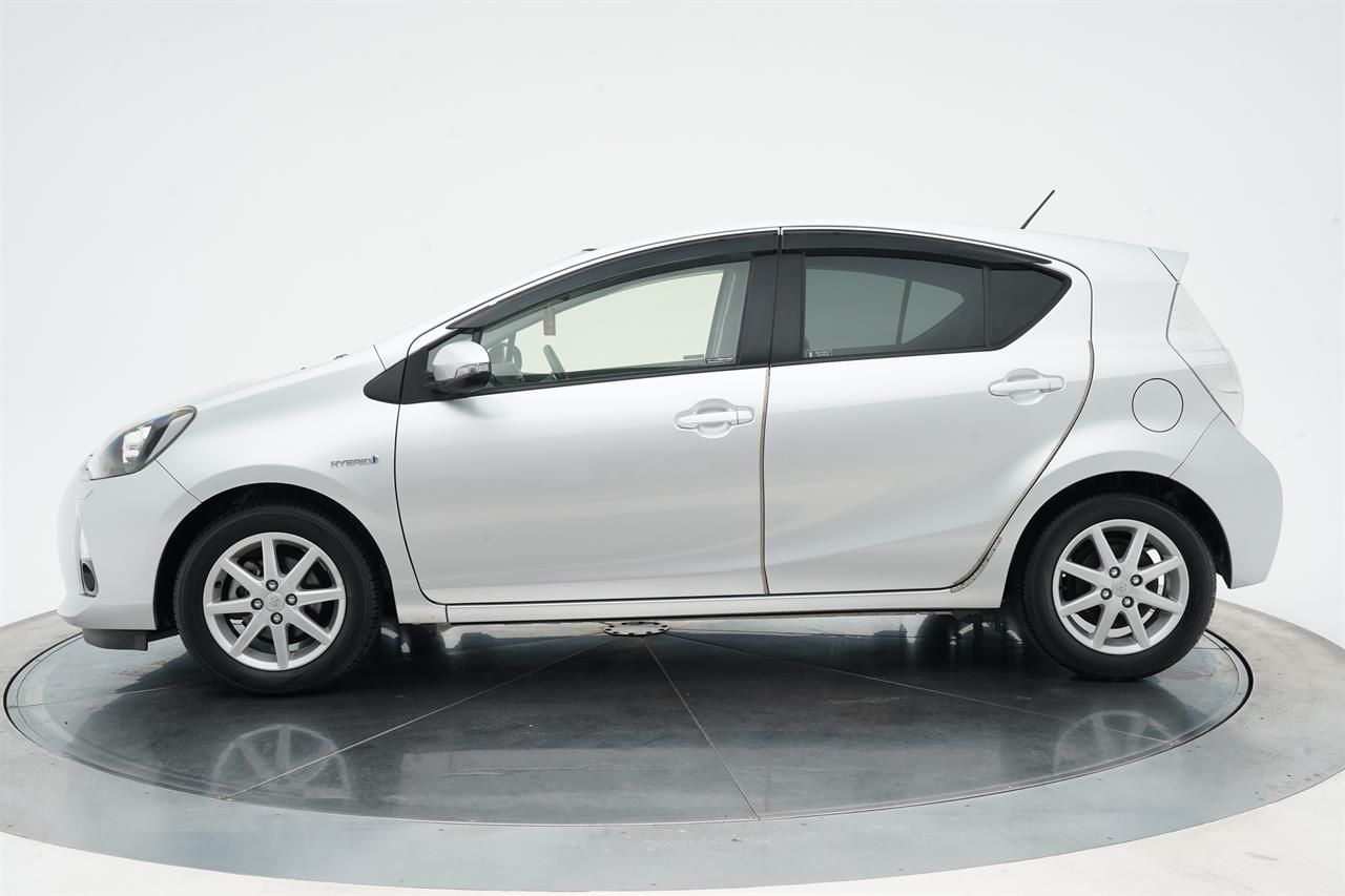 Vehicle image 4