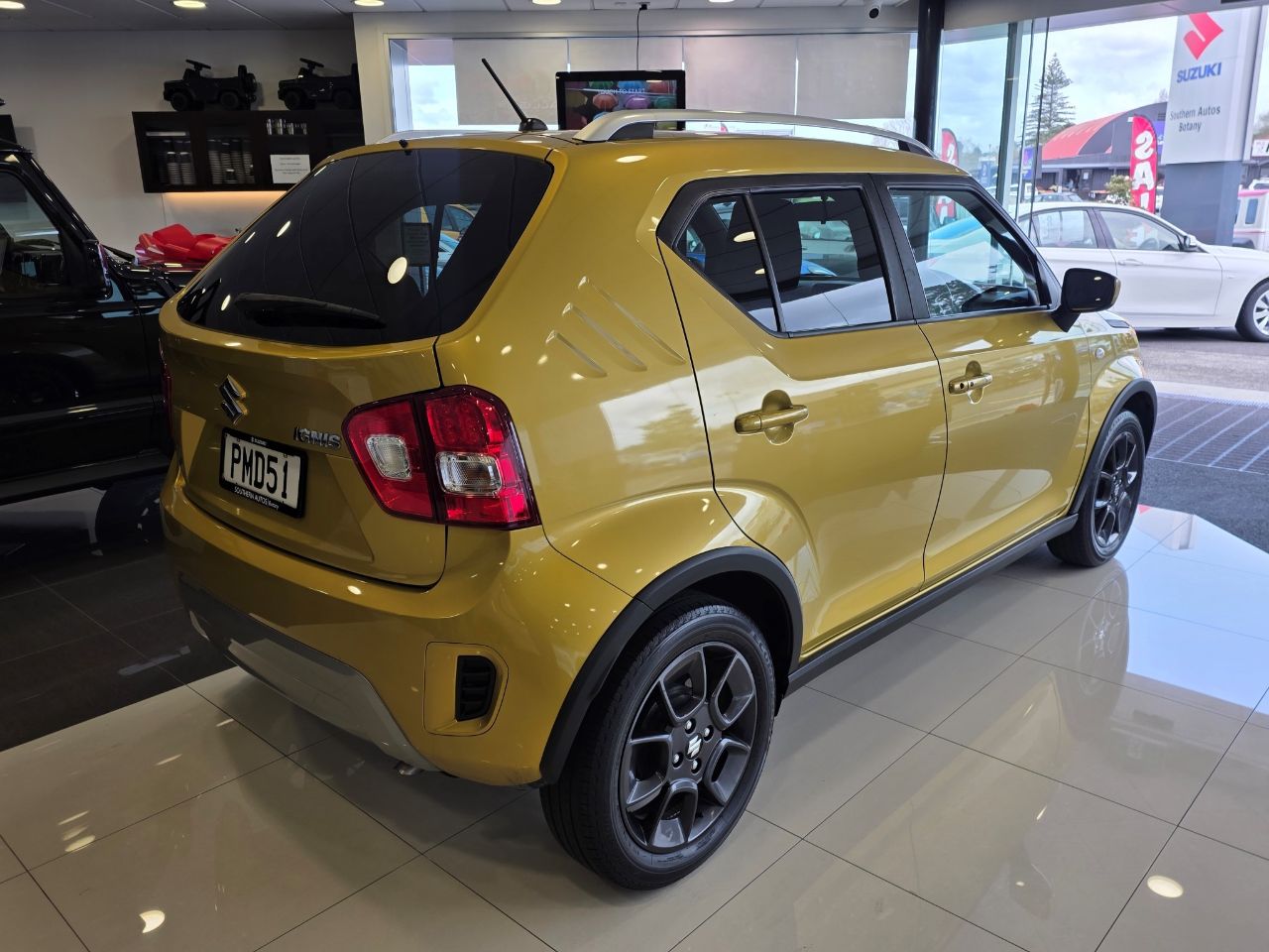 Vehicle image 4