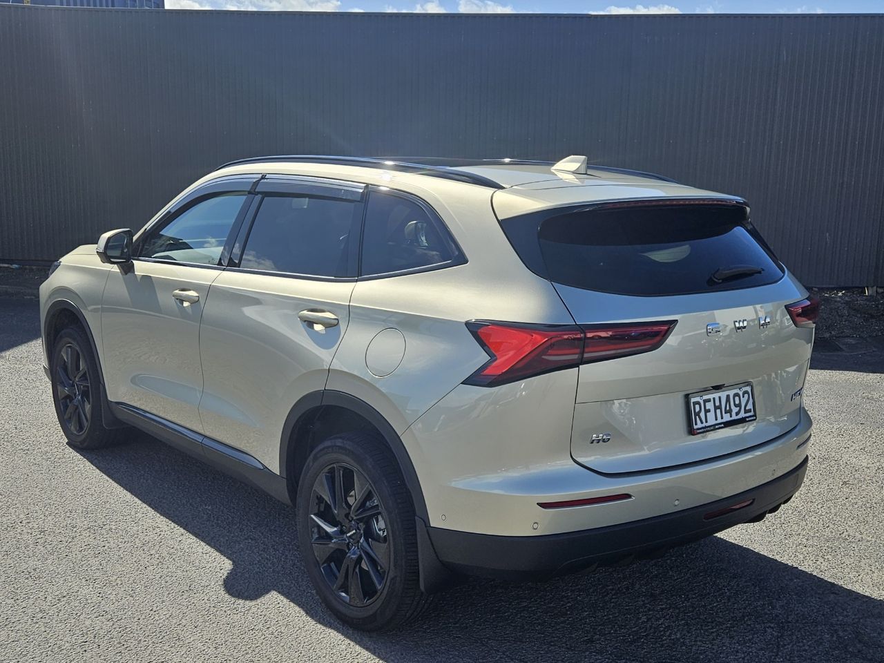Vehicle image 5