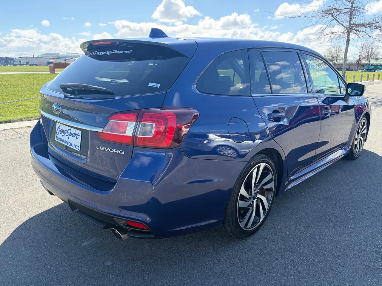 Vehicle image 4