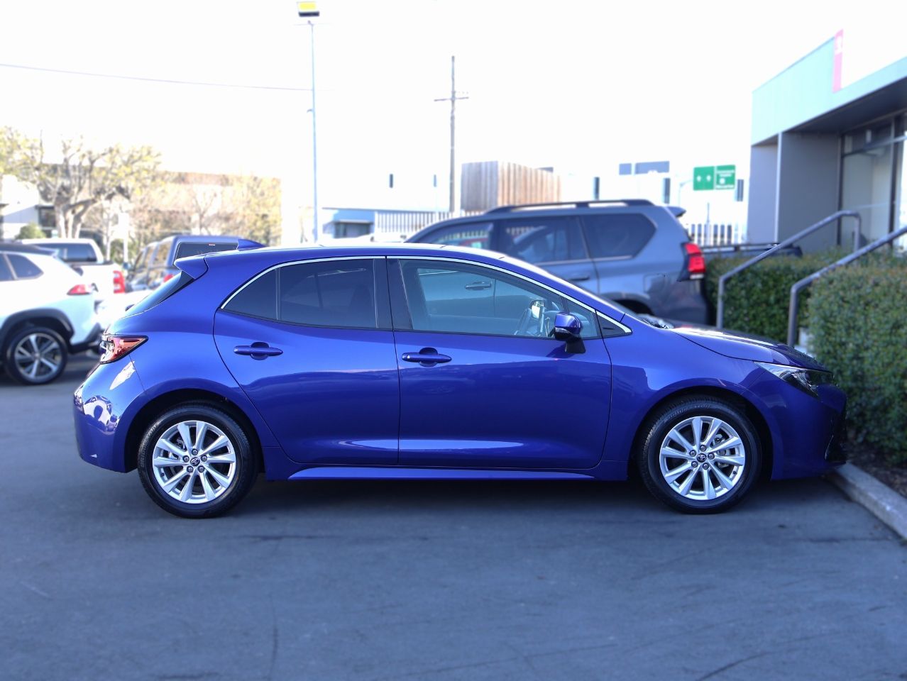 Vehicle image 4