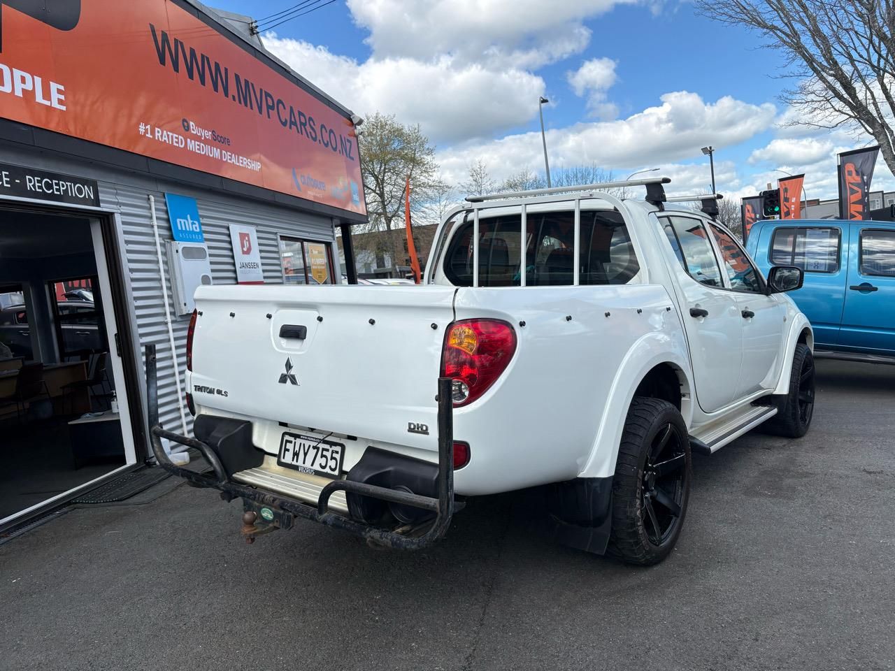 Vehicle image 4
