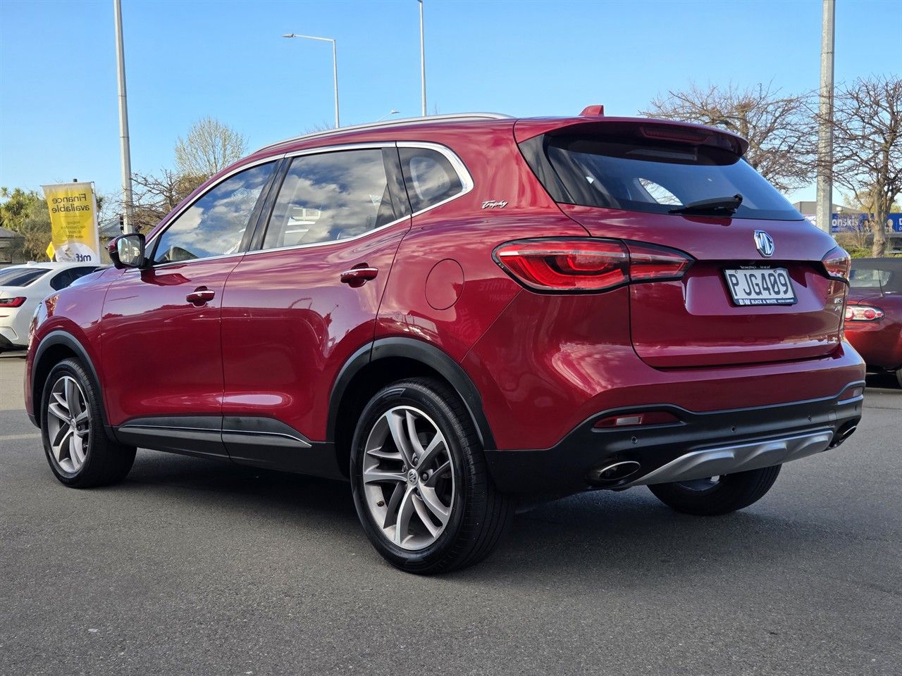 Vehicle image 5