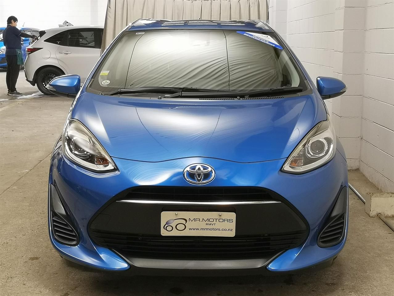 Vehicle image 4