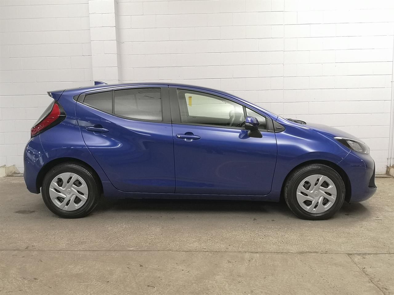 Vehicle image 3