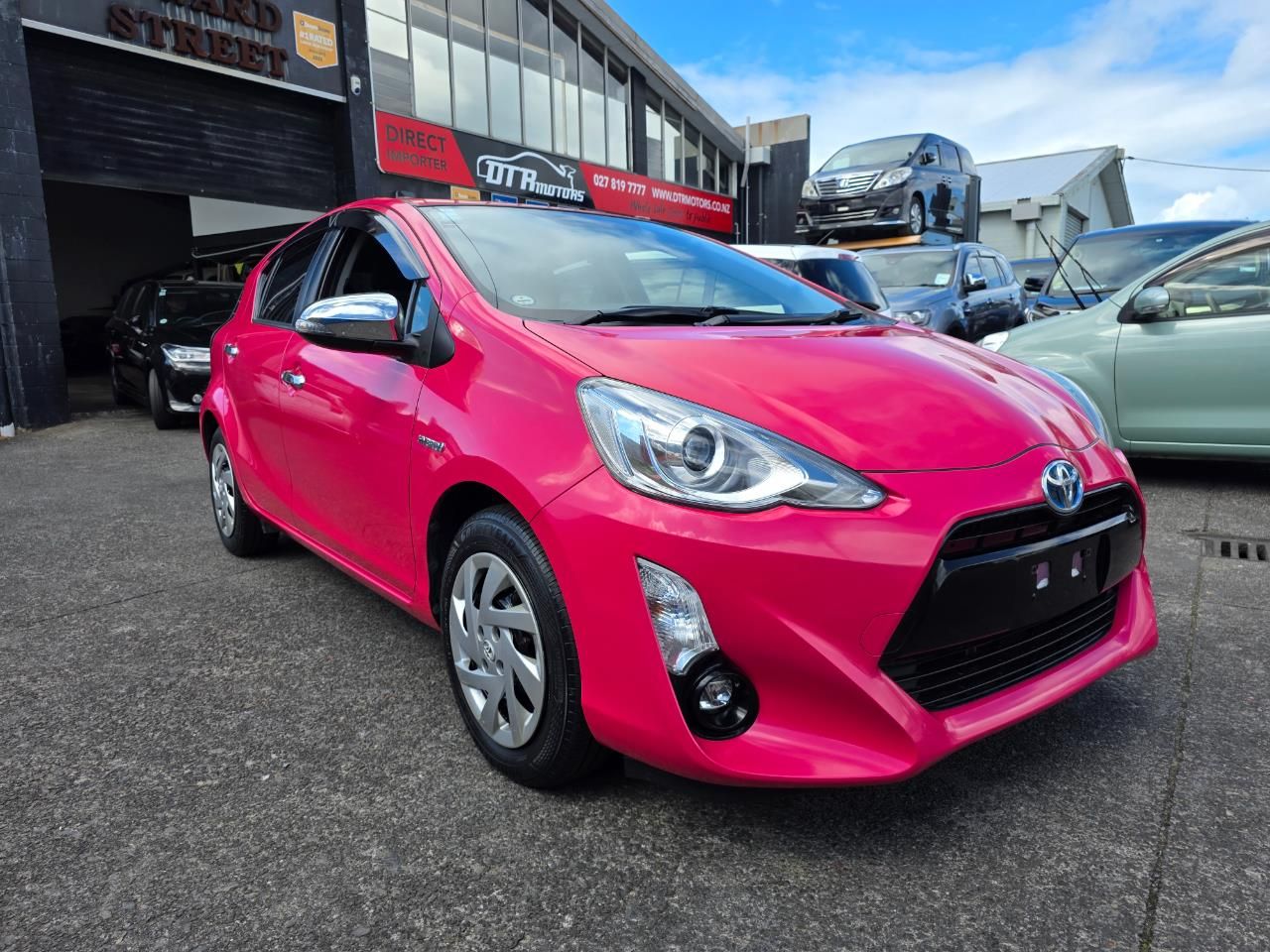 Vehicle image 4