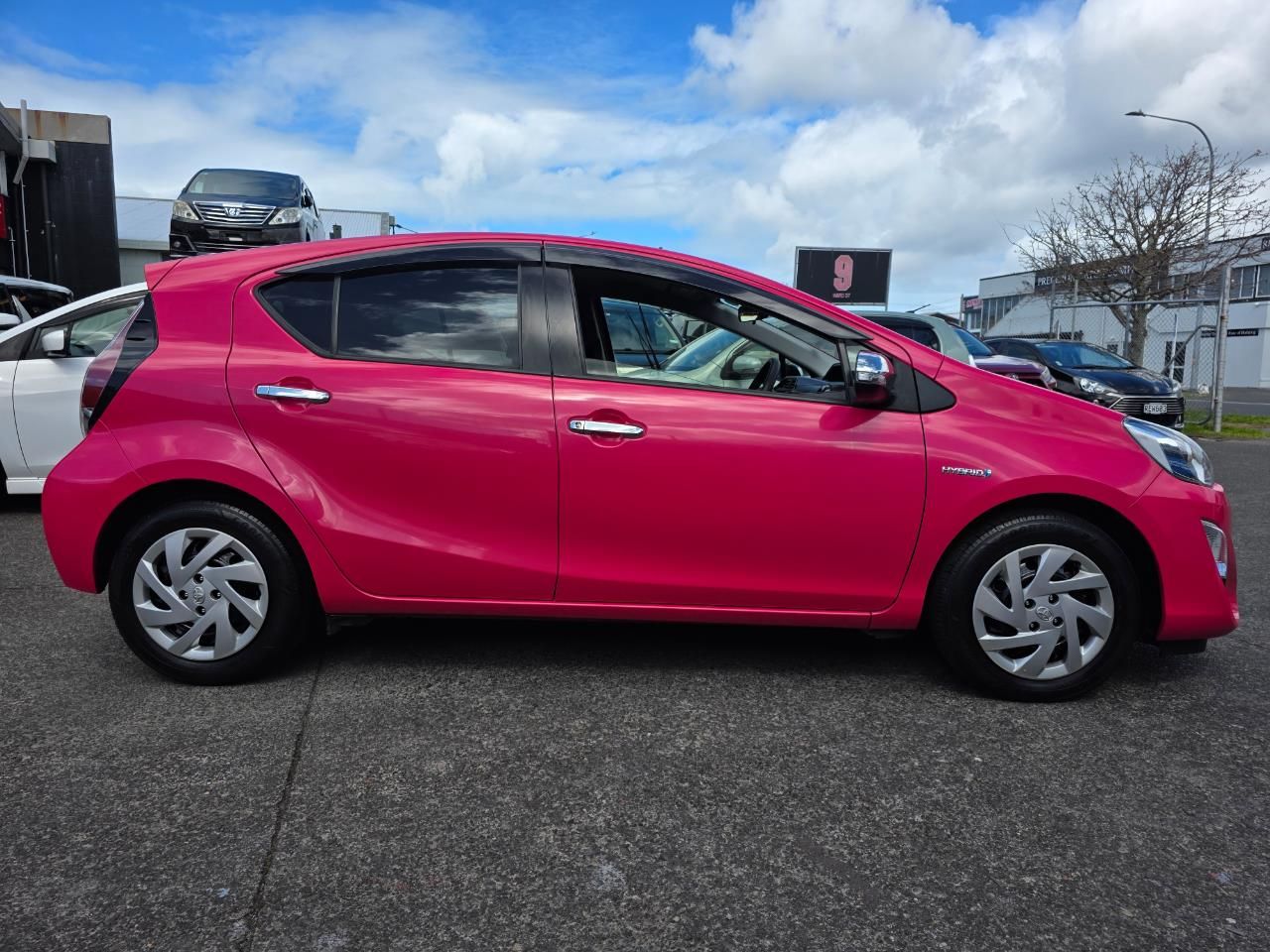 Vehicle image 5