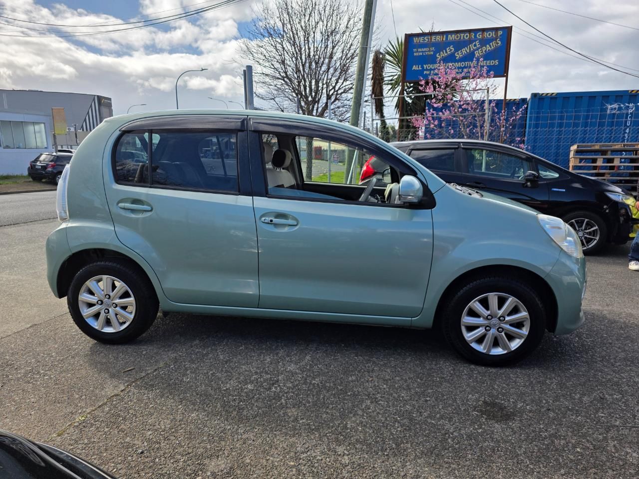 Vehicle image 5