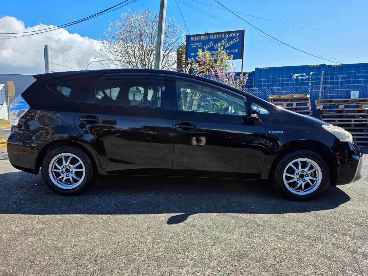 Vehicle image 5