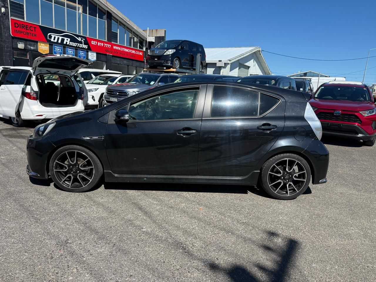 Vehicle image 5