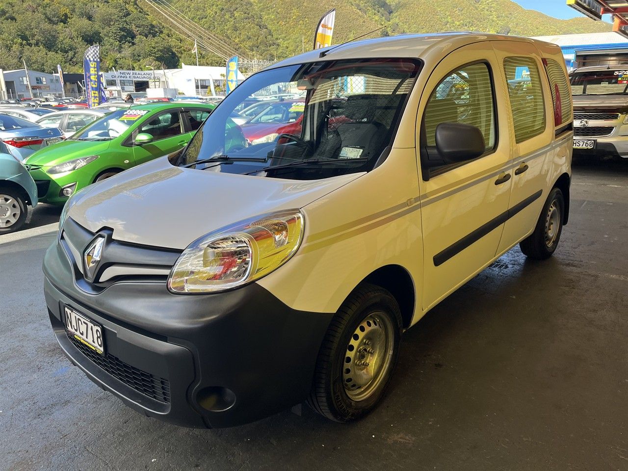 Vehicle image 3