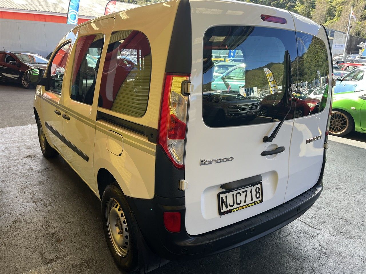 Vehicle image 4