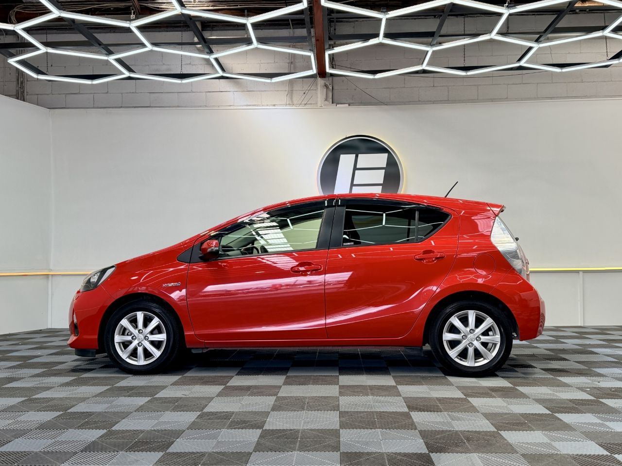 Vehicle image 5