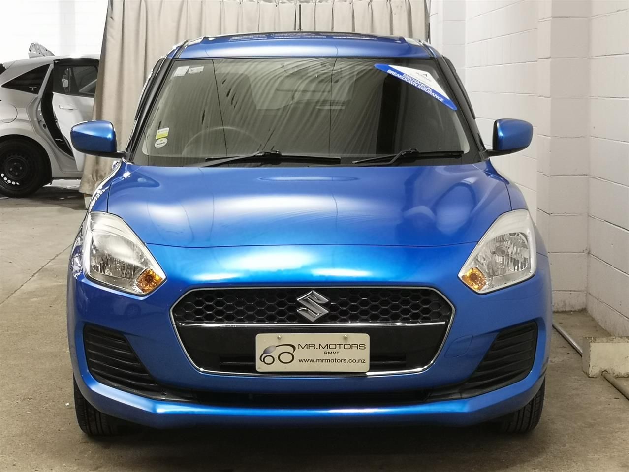 Vehicle image 4