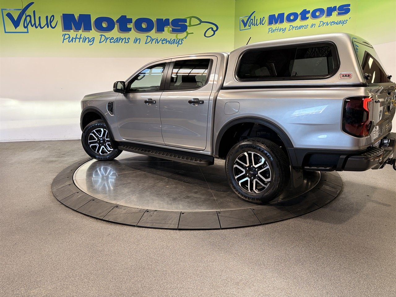 Vehicle image 5