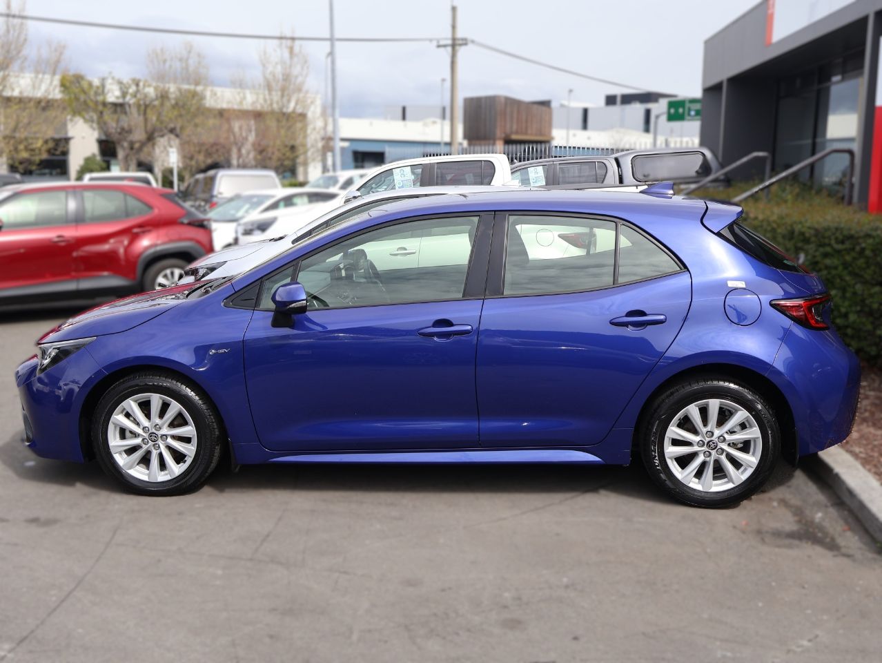 Vehicle image 4
