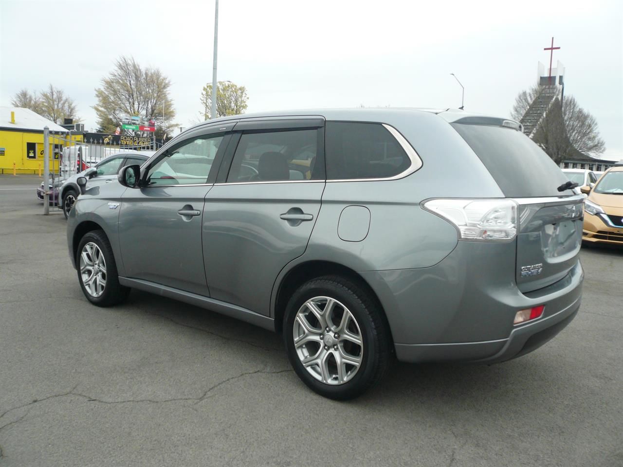 Vehicle image 4