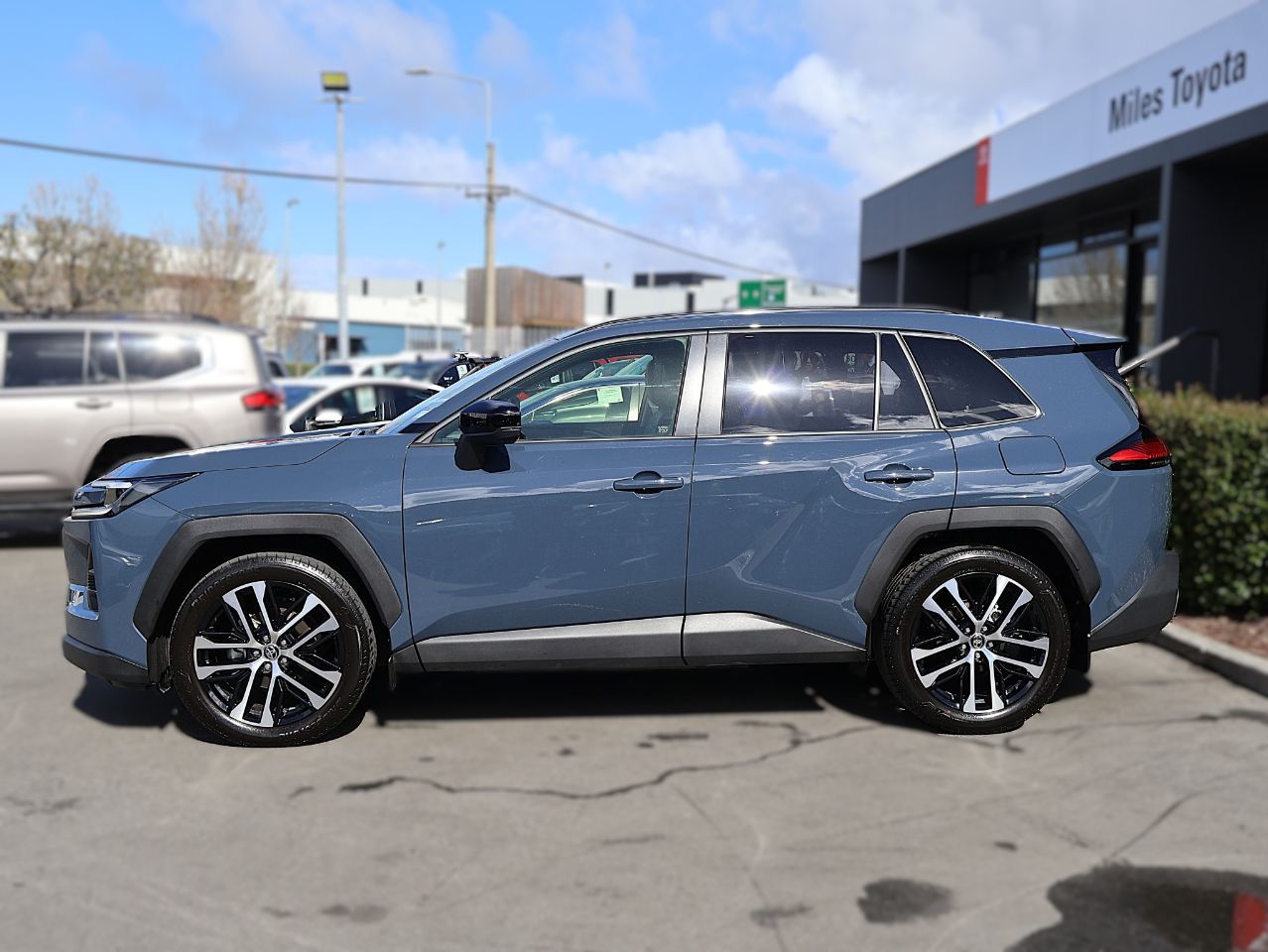 Vehicle image 4