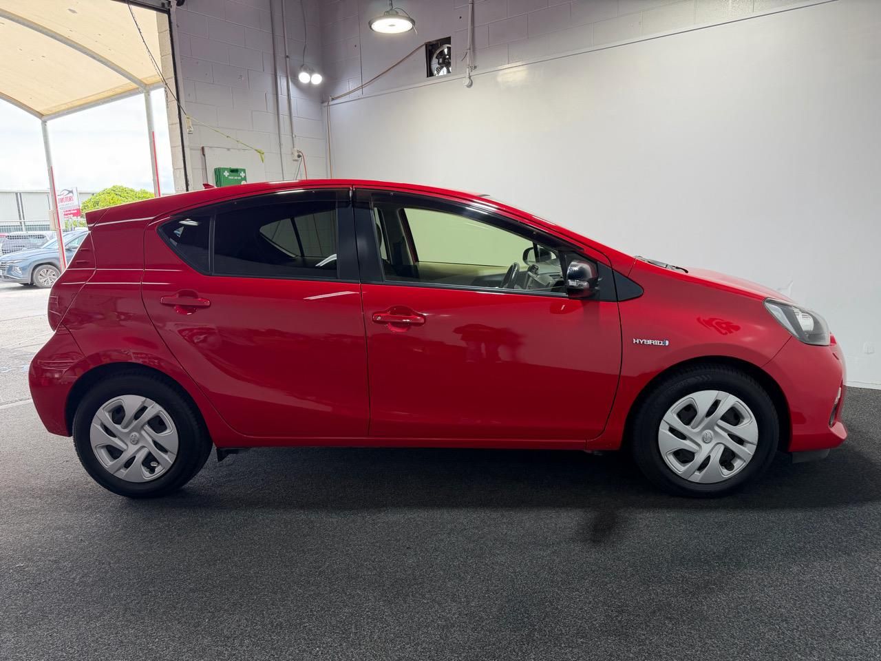 Vehicle image 5