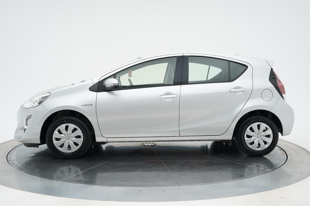 Vehicle image 4